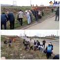 نظافت حاشیه جاده توسط مسئولان با کت و شلوار! +عکس