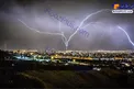 عکس/ لحظه شگفت‌انگیز برخورد صاعقه با برج میلاد