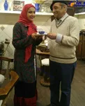 تیپ و ژست خانم مجری معروف در کنار بازیگر با سابقه + عکس