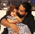 تصویر رضا صادقی همراه دختر کوچکش+عکس
