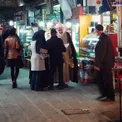 امام جمعه قزوین در حال خرید در بازار بدون محافظ/عکس