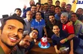 جشن تولد گزارشگر فوتبال در پشت صحنه برنامه +عکس