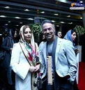 تیپ رسمی و متفاوت آقای بازیگر و همسرش در یک مراسم/عکس