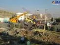 عکس/ جابجایی اتوبوس حادثه دیده با جرثقیل
