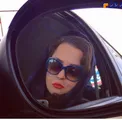 سلفی جالب خانم بازیگر در آینه بغل ماشین