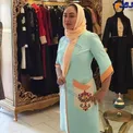 خانم بازیگر در حال پرو مانتو در مزونی شیک+عکس