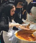 بهنوش طباطبایی پای دیگ قیمه نذری در محرم/عکس