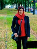 بولیز و شلوار قرمز و نامتعارف خانم بازیگر در خارج از کشور+عکس