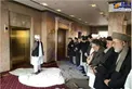 اقتدای حامد کرزی به امام جماعت طالبان+عکس