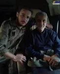 عکس یادگاری خلبان سوری با شهید حاج قاسم سلیمانی