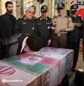 بوسه رهبر انقلاب بر تابوت شهید محسن حججی+عکس