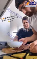 فوتبالیست تیم ملی در حال پختن نان در قرنطینه+عکس