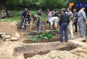 عكس/ آماده سازی قبر برای جان باختگان فاجعه معدن گلستان