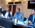 پرتاب اشیا به خبرنگاران توسط عضو شورای شهر+عکس