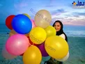 تفریح نرگس محمدی در ساحل کیش با بادکنک های رنگی+عکس