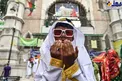 عکس/ تیپ جالب مسلمان هندی در نماز عید قربان