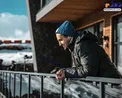 تیپ زمستانی بازیگر معروف در ویلای لاکچری اش/عکس