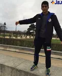 عکس جالب حسن یزدانی با برج ایفل