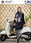 خانم بازیگر سوار بر یک موتور کلاسیک/ عکس
