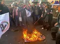 عکس/ معترضین در بغداد پرچم آمریکا را آتش زدند