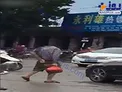 عبور مرد بی سر از خیابان! +عکس