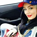 وقتی بازیگر زن ایرانی در ماشینش کلاه سرش می کند+ عکس