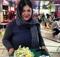 بازیگر زن مشهور با پوششی کاملا متفاوت در رستوران+عکس