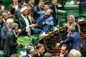 عكس/ تلاش عجيب يک نماينده مجلس برای سلفی گرفتن با موگرينی