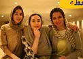 عکسی دیده نشده از خانم بازیگر مشهور و خواهرش