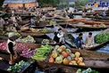 مغازه های شناور بر روی قایق! + عکس