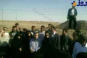 محافظ مسلح احمدی نژاد بالای سر هواداران احمدی نژاد در اردکان+عکس
