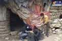 تزریق واکین کرونا به زن ۸۰ ساله در روستای محروم +عکس