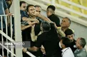 درگیری محمود فکری با سرمربی استقلال خوزستان/ عکس