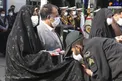 عکس/ بوسه دانش آموخته ناجا بر چادر مادر