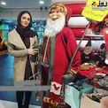 تیپ متفاوت خانم بازیگر در کنار بابانوئل+عکس