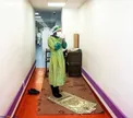 نماز خواندن داوطلب جهادی در بیمارستان کرونایی ها +عکس
