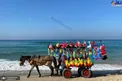 یک فروشنده اسباب بازی در ساحل غزه