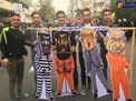 ماکت چهره های تروریست در دست دانش آموزان تهرانی/عکس