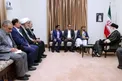 تصویری از شهید حسن ایرلو در دیدار با رهبر انقلاب