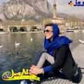 تیپ و ژست بازیگر زن مشهور سینما کنار یک دریاچه زیبا