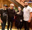 لباس عجیب و غریب بهاره رهنما در کنار همسر و دوستانش/عکس