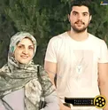 آقازاده معروف با تی شرت در کنار مادرش/عکس