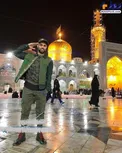 تیپ و ژست عجیب و غریب بازیگر مشهور در حرم امام رضا+عکس