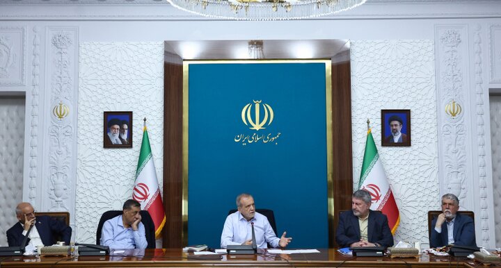 افزایش ۵۰۰ هزار تومانی رقم کالابرگ الکترونیک حتماً اجرا میشود/از واردات بنزین بینیاز شدهایم افزایش ۵۰۰ هزار تومانی رقم کالابرگ الکترونیک حتماً اجرا میشود/از واردات بنزین بینیاز شدهایم