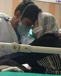 عکسی دردناک از لحظات آخر عمر مادر کرونایی و فرزندش
