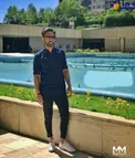 تیپ متفاوت بازیگر مشهور کنار استخر + عکس