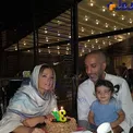 عكس/جشن تولد طنزپرداز معروف در كنار همسرش