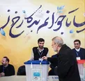 عکس/ علی لاریجانی رأی خود را به صندوق انداخت