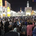 عکس/حضور ايرج نوذرى در حرم رضوى،در كنار زائران