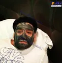 فوتبالیست مشهور درحال استفاده از ماسک جوانی! +عکس